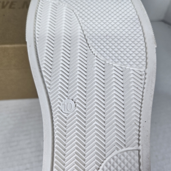 Steve Madden Rezume White and Silver Star Sneakers with Suede  Size Women's 10 - Picture 9 of 11